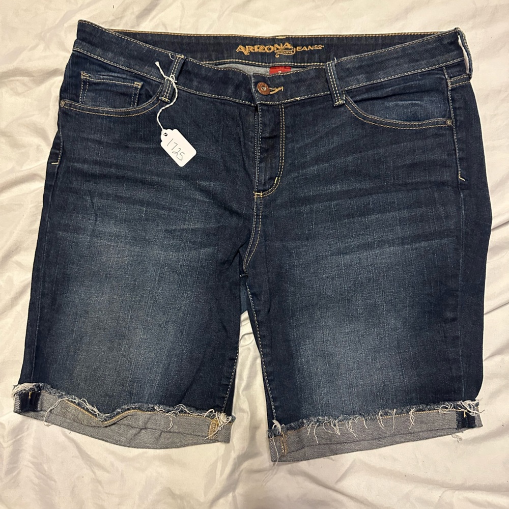 EUC Arizona Jeans. Size 13.